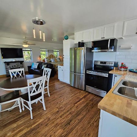 Tree-Top Lake-Front Cottage Madison Esterno foto